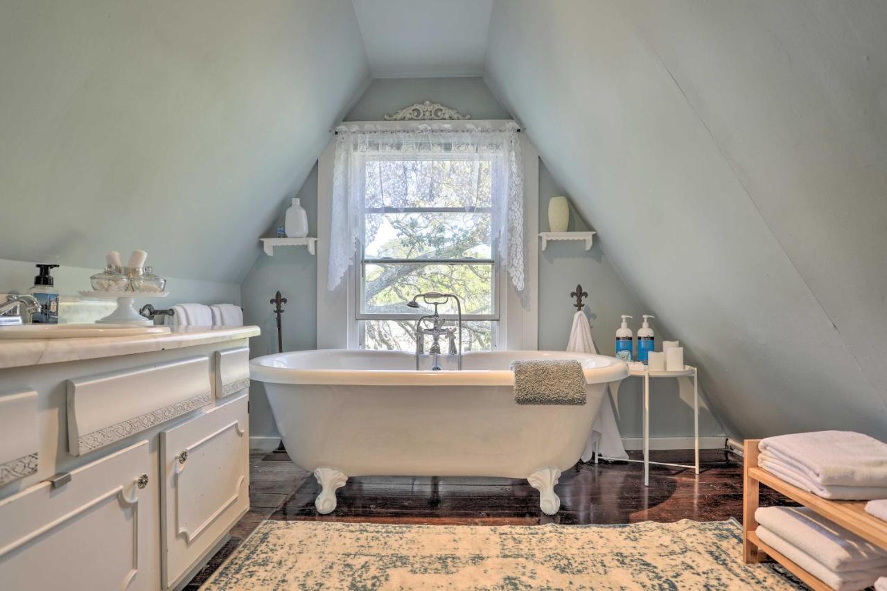 Coastal, Walkable Home In Historic Southport! Экстерьер фото