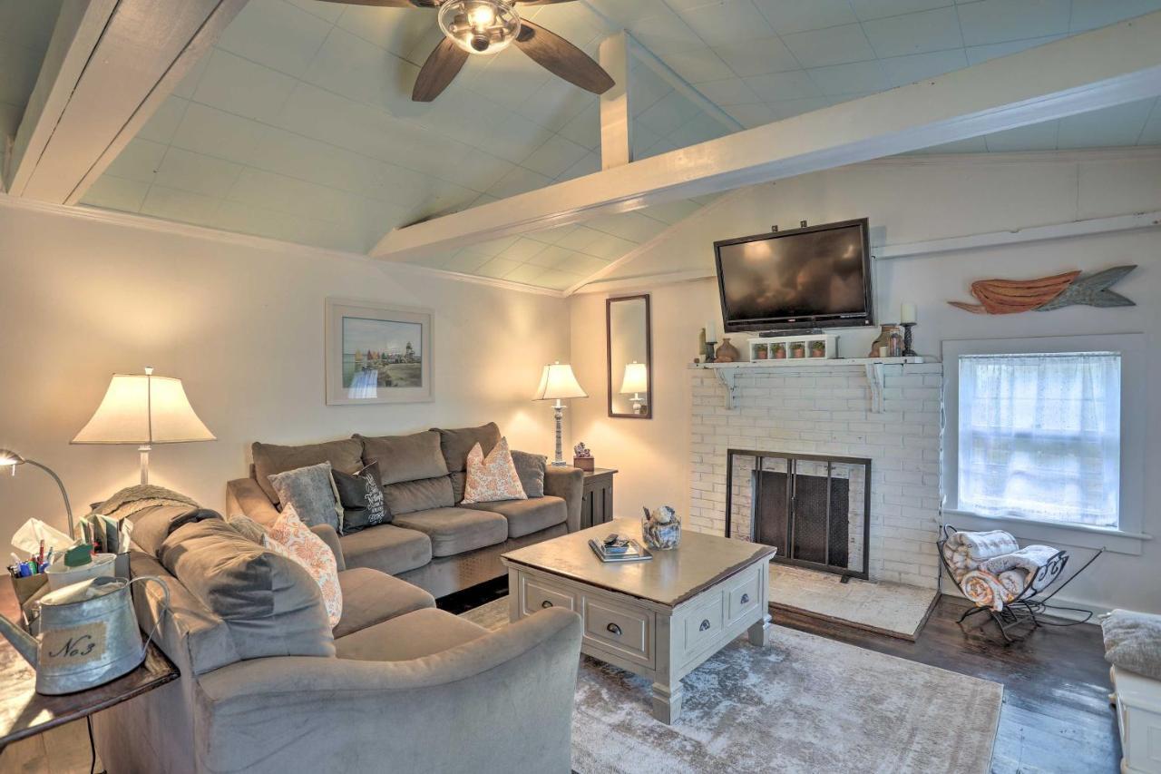 Coastal, Walkable Home In Historic Southport! Экстерьер фото