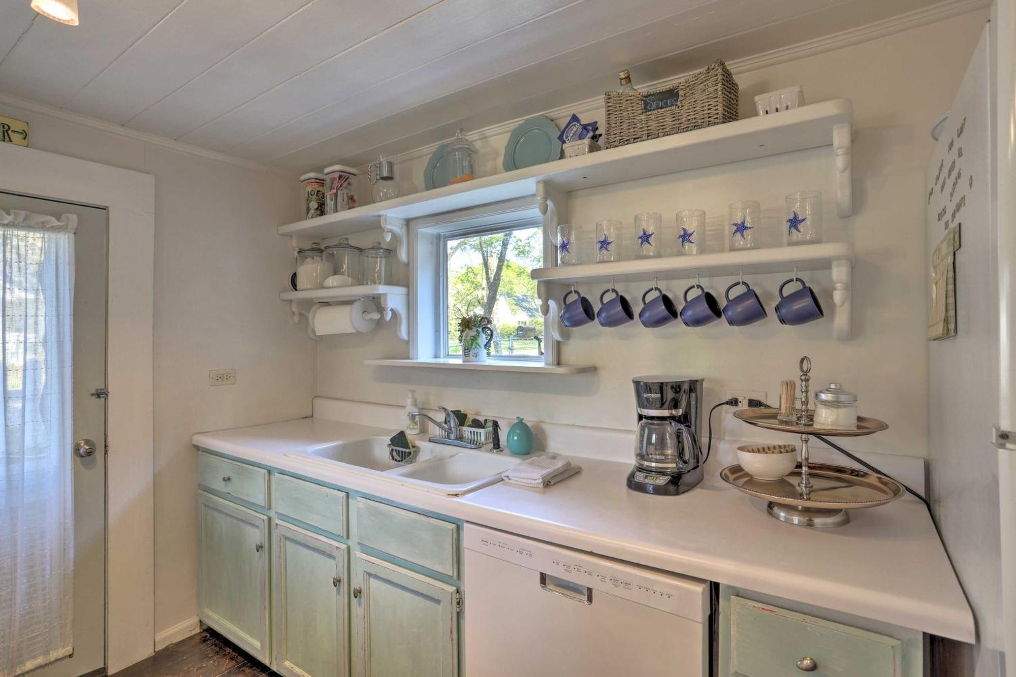 Coastal, Walkable Home In Historic Southport! Экстерьер фото